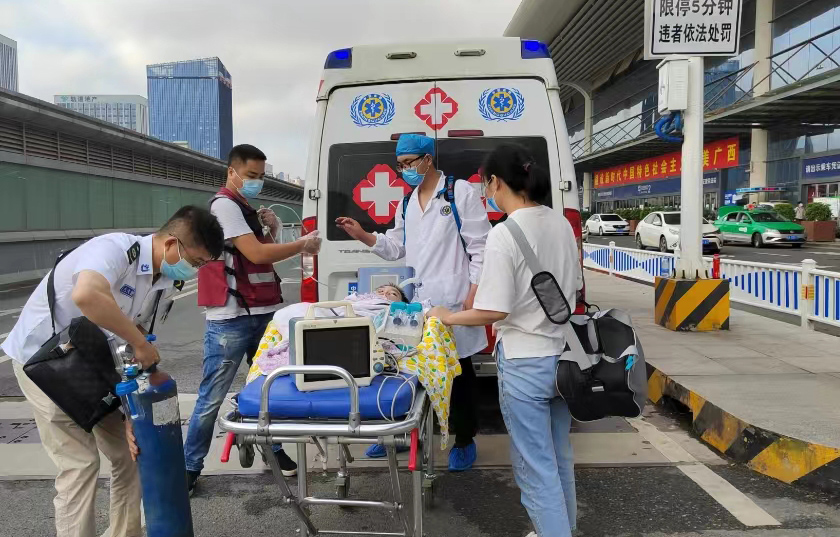 蓝山县救护车出租公司